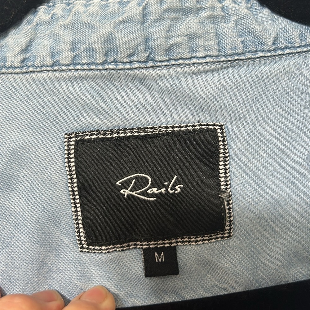 Rails denim chambray shirt size medium - Picture 3 of 6